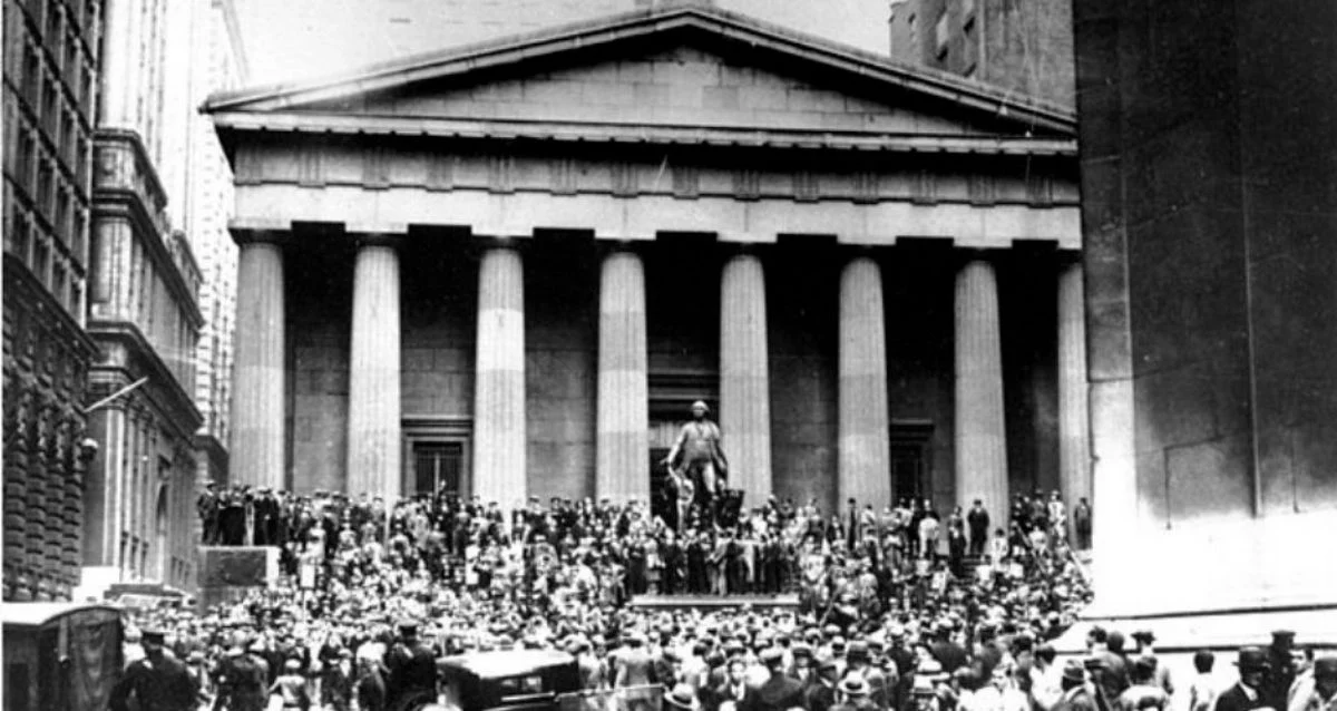 A Quarta-Feira Negra Inicia a Mais Destrutiva Crise Econômica da História Americana