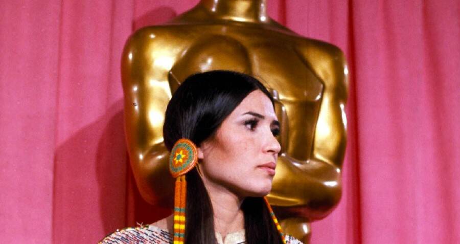 Sacheen Littlefeather'ın Tartışmalı Hikayesi: Marlon Brando’nun Oscar’ını Reddetti — Ve Belki de Gerçekten Yerli Değildi