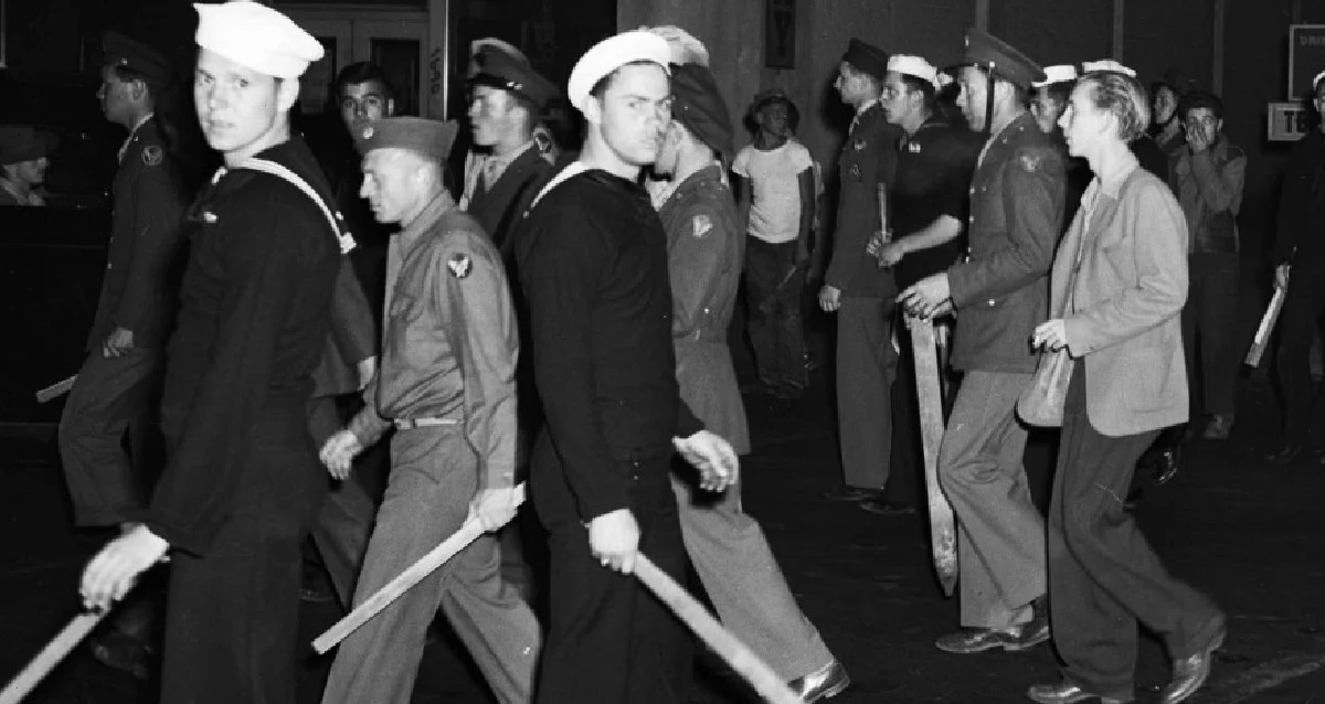 Zoot Suit Révoltes : L'Attaque des Soldats Blancs sur les Jeunes Hommes de Couleur à Los Angeles Pendant la Seconde Guerre Mondiale
